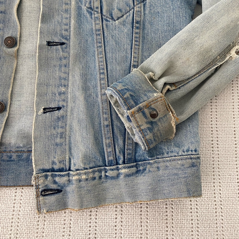 Levi’s Vintage Oversized Distressed Jean Jacket - Picture 8 of 14
